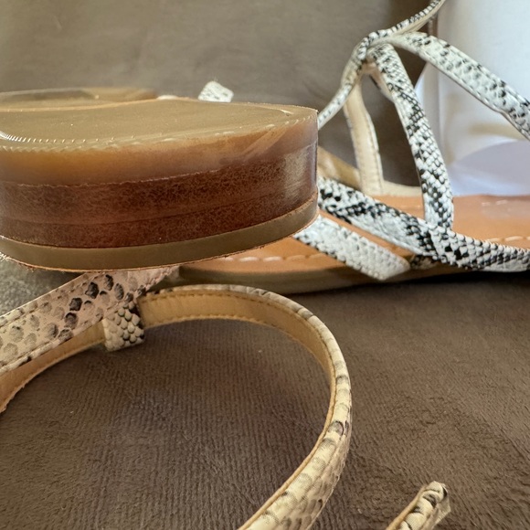 Brand new sandals - Picture 5 of 5